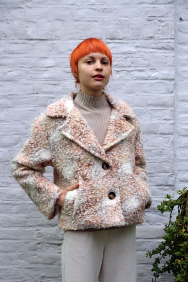 Kort jasje Niya nm100  boucléstof reverskraag 