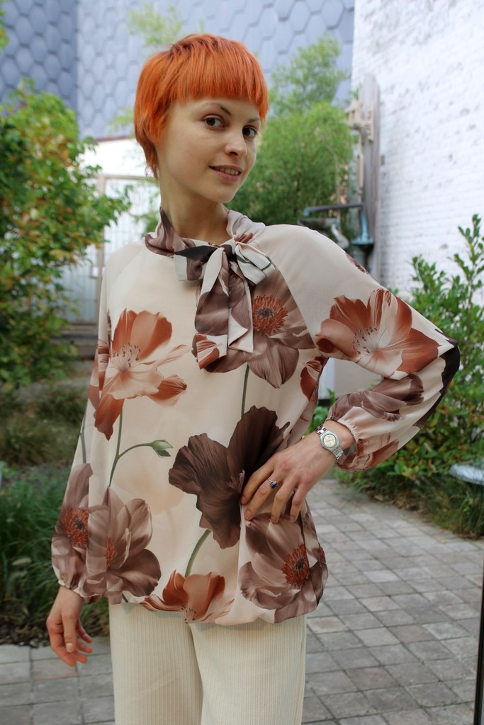 Blouse Lida nm43 jabotkraag XL bloem gepofte zoom