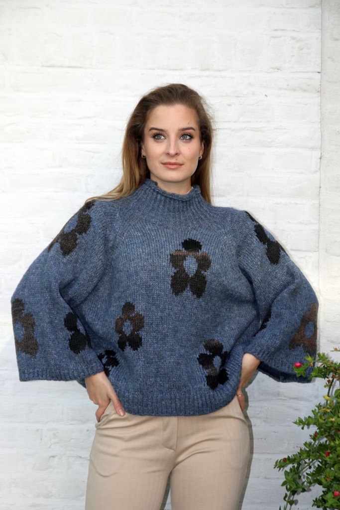 Tricot pull Noortje nm 26 met bloemenpatroon 