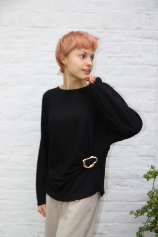 tricot pull Nikky nm40 ronde hals broche detail