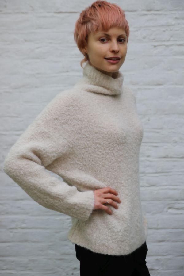 Pull Noya nm32 opstaande kraag boucléstof 