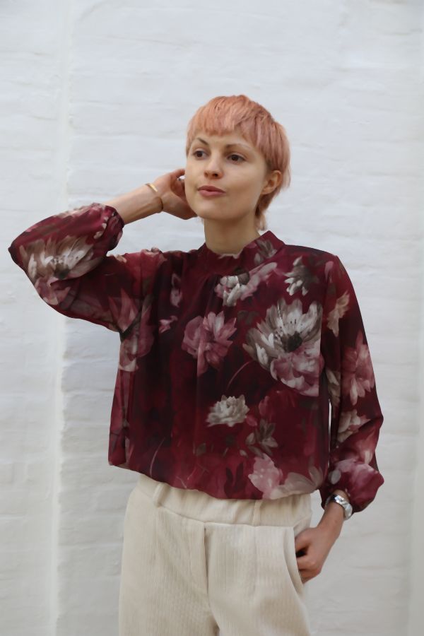 Korte gepofte blouse Madeleine met bloemenprint nm48