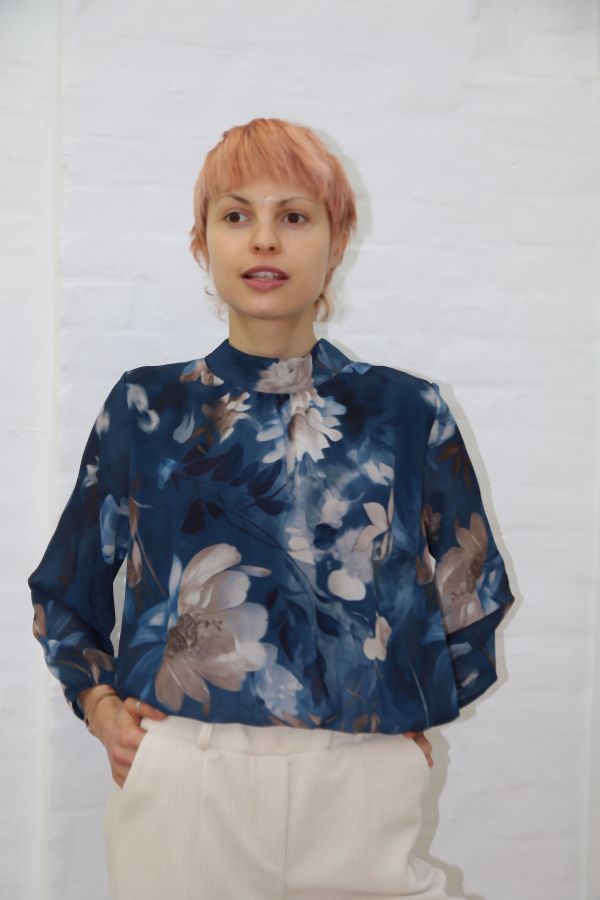 Korte gepofte blouse Madeleine met bloemenprint nm48