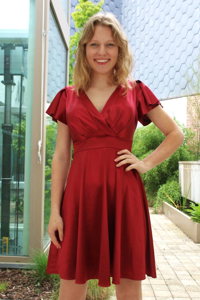 Satijnen cocktailjurk Lauren gekruiste V-hals volantmouw klokrok