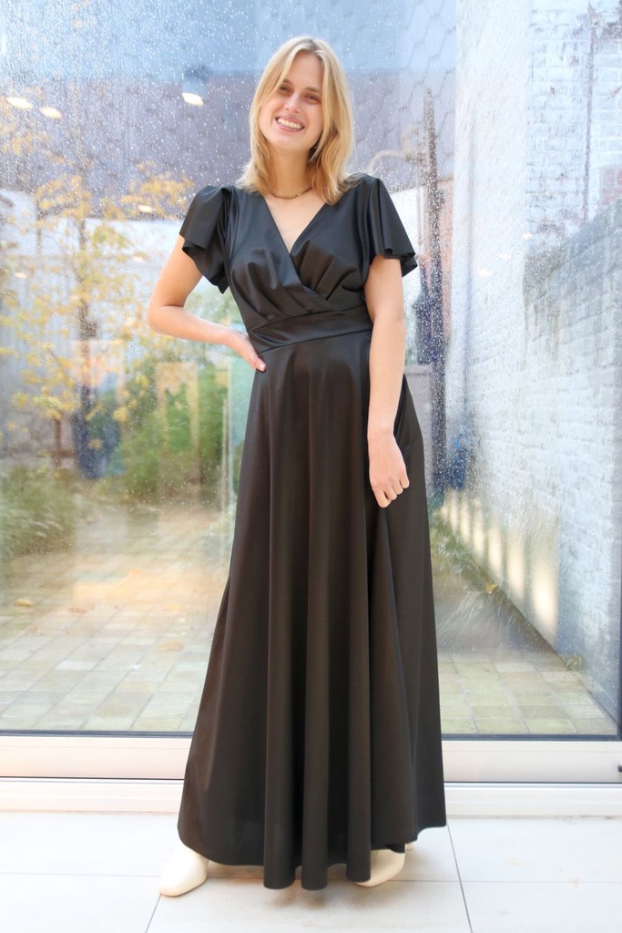 Lange satijnen jurk Lauryn volantmouw gekruiste V-hals 