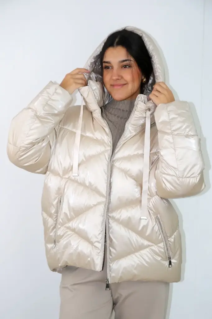 Jas Qasim briljant gewatteerd gekruist doorstikt lint aan capuchon 