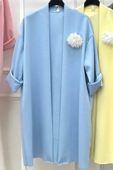 Lange kraagloze blazer Roel met bloemenbroche nm45