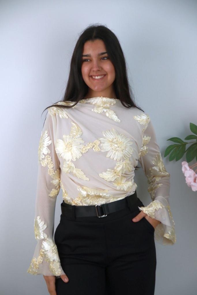 Gevoerde body Rose met lintbloemen en trompetmouw nm48