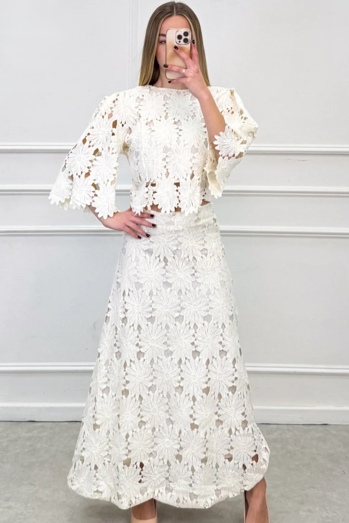 Ensemble Ozan bloemen ajour gehaakt bloes en lange rok