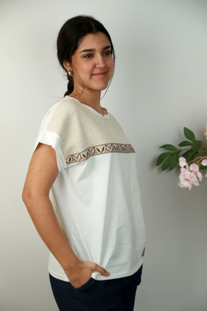 T-shirt Novah nm92 boucléstof aan hals en mouwen 