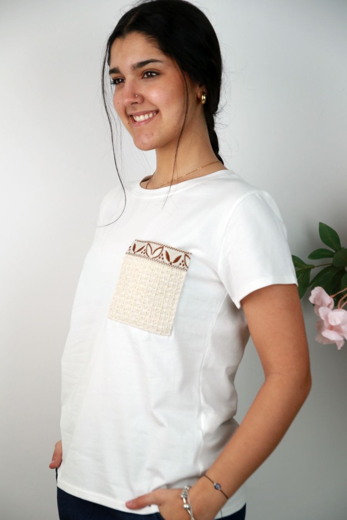 T-shirt Nanna nm92 met borstzakje in boucléstof 