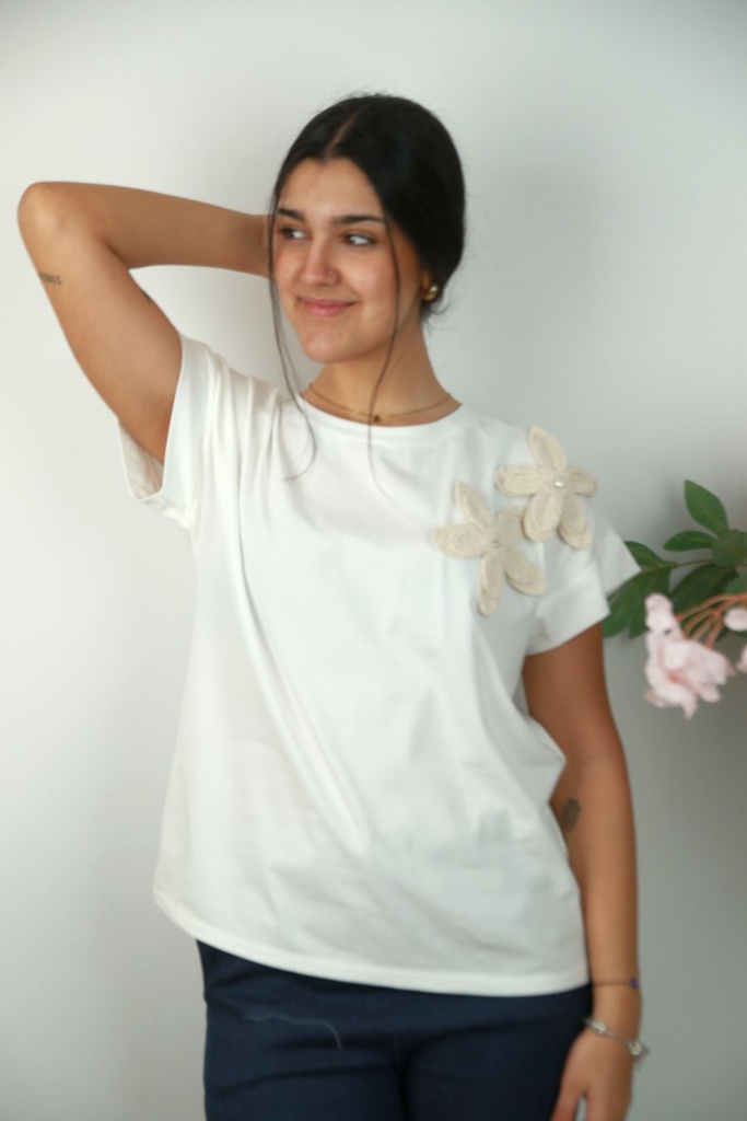 T-shirt Nuria nm92 twee gehaakte bloemen 