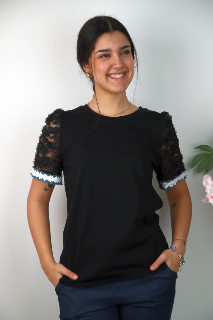 Najla nm92 T-shirt kant aan mouw met gehaakte boord