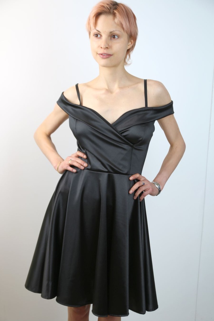 Lynette gekruiste V-hals brede shouderband klokrok zware satijn