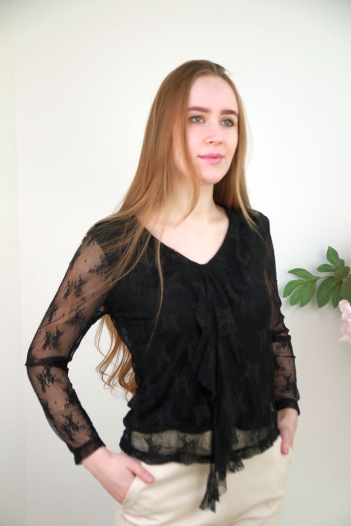 Noraine nm47 blouse kant volant v-hals gevoerd