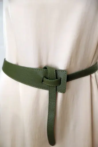 Ceinture en cuir Lucas triangulaire en veau surpiqué