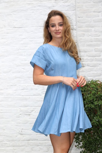 Robe en Tencel Jefferson nm100 4 décolleté poitrine jupe cloche décolleté ouvert