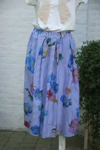 Half lange klokrok Jamie-lee nm10 gelijnd gebloemd