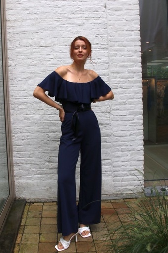 Crepe jumpsuit Lara off shoulder brede dubbele volant crepe taillebinder