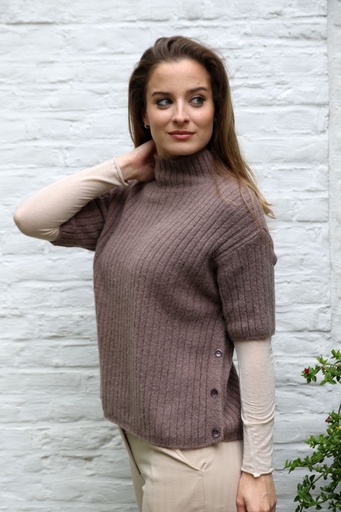 [10017531] Pul Lulu nm25 breed geribd opstaande kraag 4 nacré knopen 