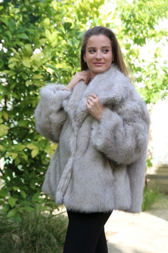 [200634001] kort jasje eco berenpels met dubbele drukknopsluiting