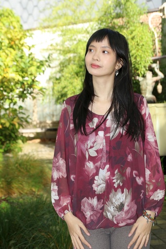 [200695] Blouse Nore nm 36 open hals gevoerd 