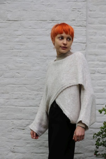 [200753] Tricot pull Naoufal nm26  asymmetrische snit 