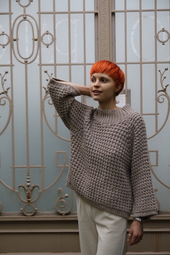 [200771] Pull Naoufel nm20 ronde hals grove karro steek uitlopende mouw