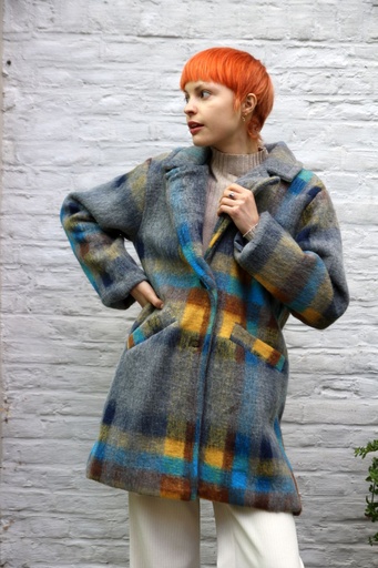 [200818] Jas Quinn nm99 wazige karro reverskraag 