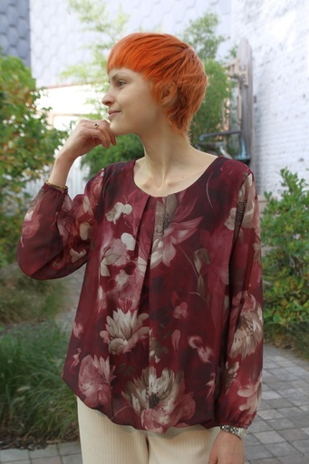 [200856] Blouse Lucille bloemenprint open hals 3 springplooien 