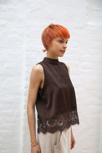 [200880] Top Nisanur satijn kanten borduur opstaande kraag 