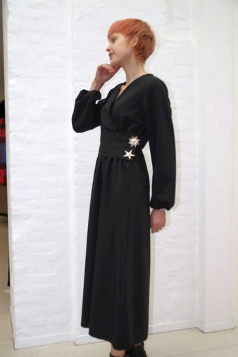 [200894] 7/8ste jurk Nuri nm32  v-hals gouden figuren broches 