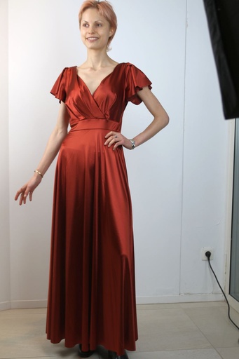 [200950] Lange satijnen jurk Lauryn volantmouw gekruiste V-hals 