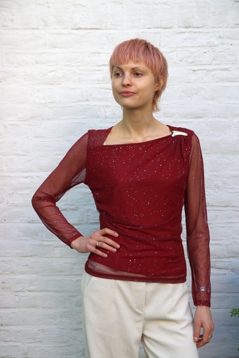 [200956] T-shirt Lavina nm43 a-symmetrische kraag vergulde broche 