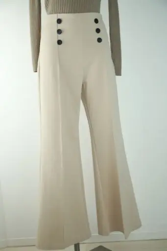 [201187] Broek Revi met brede pijp en 6 knopen nm55