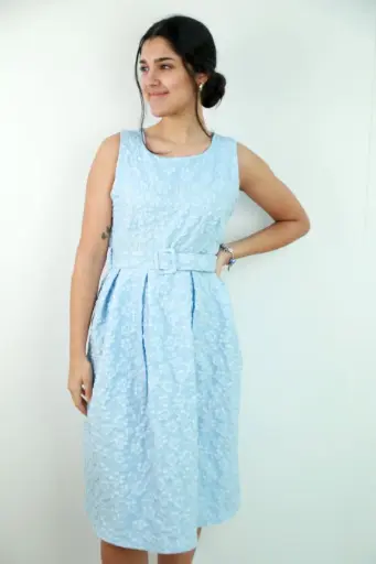[201313] Gebloemde mouwloze jurk Rami met tailleriem