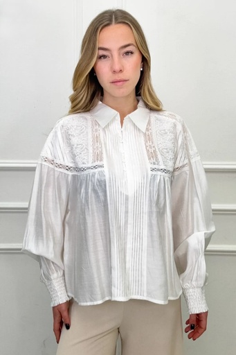 [201347] Blouse Ries met ajour kanten schouderstuk nm90