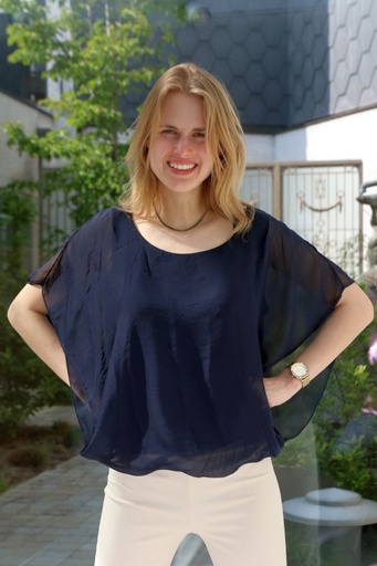 [201372] Zijde blouse Olof nm98 open hals vleermuismouw gepofte taille in viscose jersey