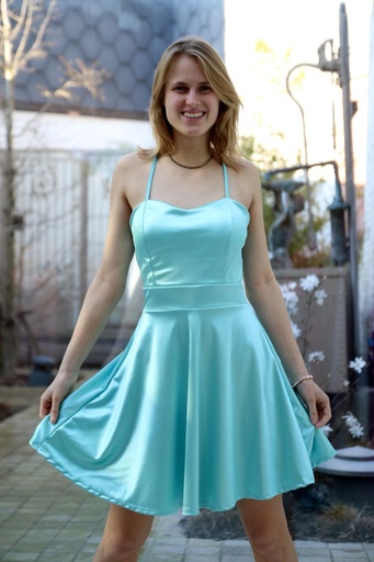 [201392] Cocktailjurk Ouissal satijn spaghettibandjes open rug met gekruist lint