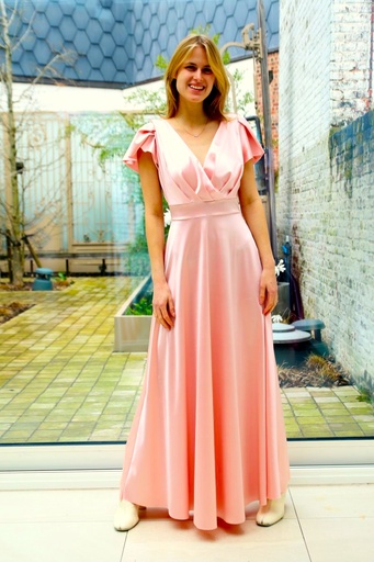 [201398] Lange cocktailjurk Omnia volantmouw gekruiste V-hals klokrok zware satijn