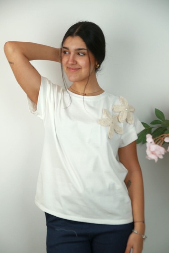 [201440] T-shirt Nuria nm92 twee gehaakte bloemen 