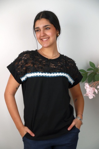 [201445] T-shirt Neel nm92  kant aan schouders gehaakt lint 