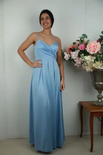 [201480] Satijnen jurk Ranomi met overslag buste en spaghettibandjes